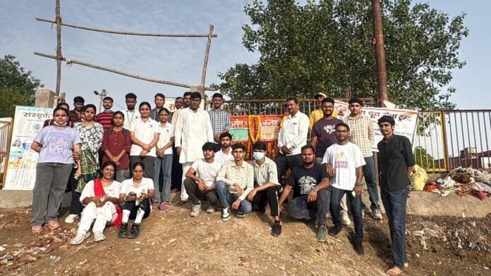 Sanskriti Youth Foundation Installs “Arpan Kalash” at Hathighat; Removes 560 kg Plastic Waste from Yamuna Riverfront Sanskriti Youth Foundation Installs “Arpan Kalash” at Hathighat; Removes 560 kg Plastic Waste from Yamuna Riverfront